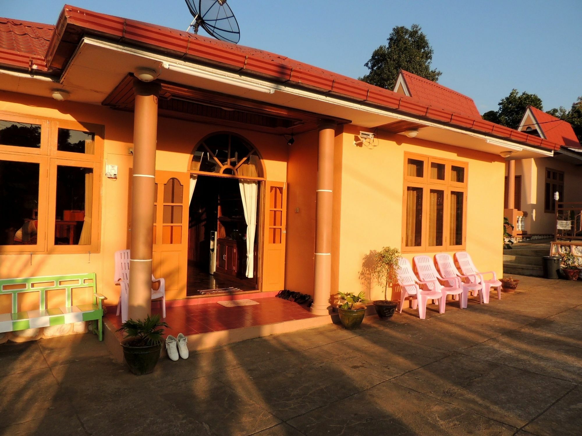 โรงแรมราโมนาร์ กาลอว์ ภายนอก รูปภาพ